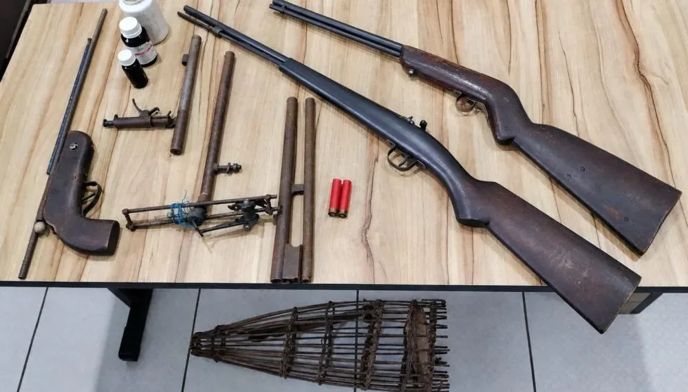 Fiscalização contra caça ilegal apreende armas e armadilha em Juquiá