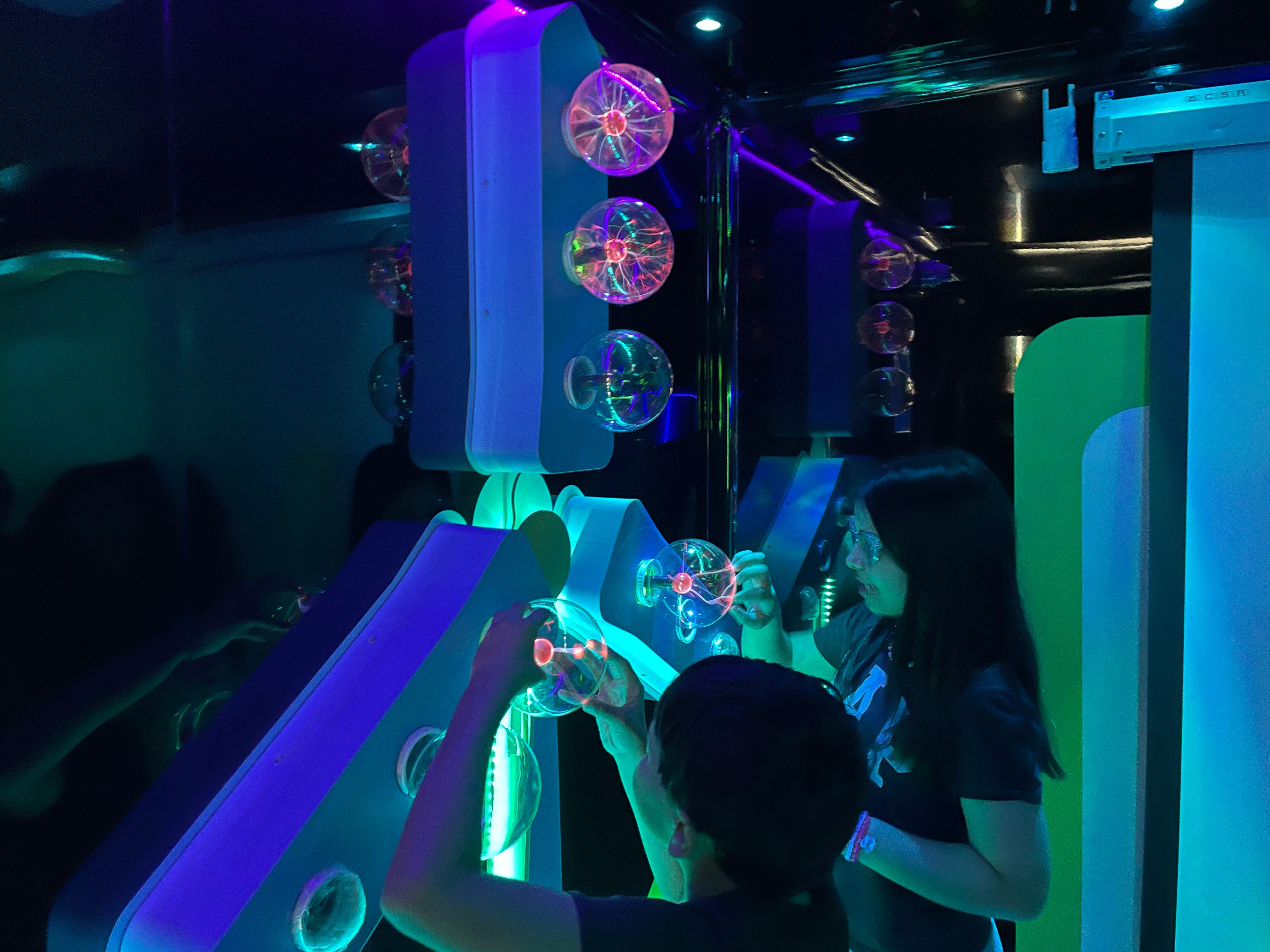 Laboratório itinerante leva experiências sobre energia a estudantes de Registro