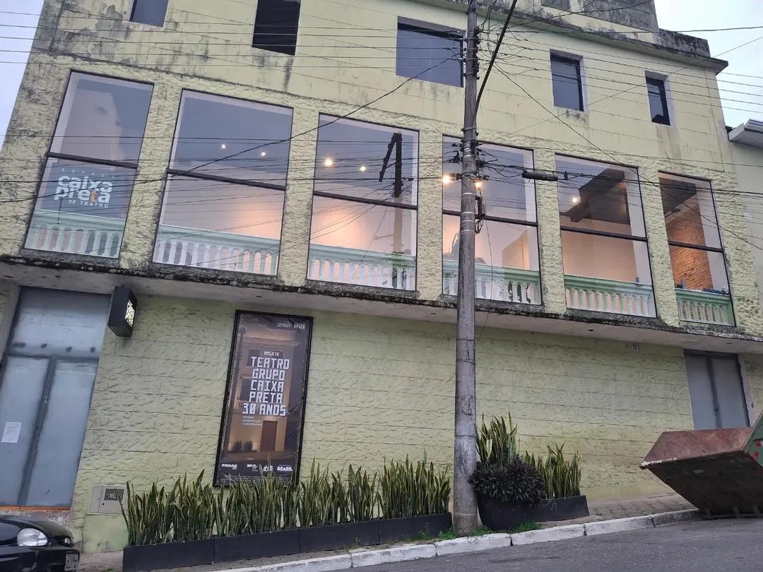 O Palco que Venceu o Silêncio: A Ressurreição do Cine Santo Antônio em Registro