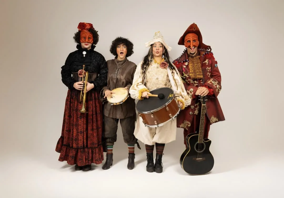 Grupo Caixa Preta de Teatro prepara o público para a nova montagem, unindo música, ludicidade e a tradição das artes cênicas. Foto: Divulgação / Nathália Vitorino.